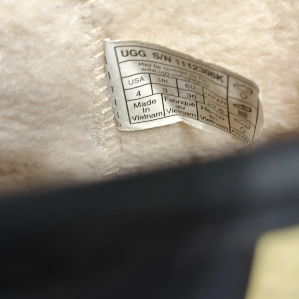 UGG classic mini